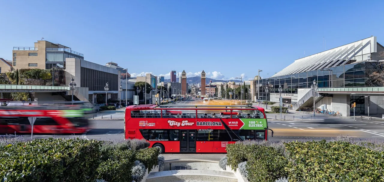 Hop-on hop-off bus tour in Barcelona passing the Sagrada Família