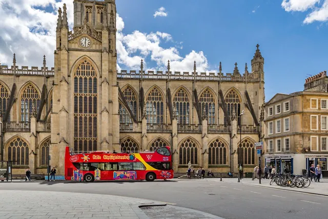Hop-on hop-off bus tour Bath — boarding near the Roman Baths