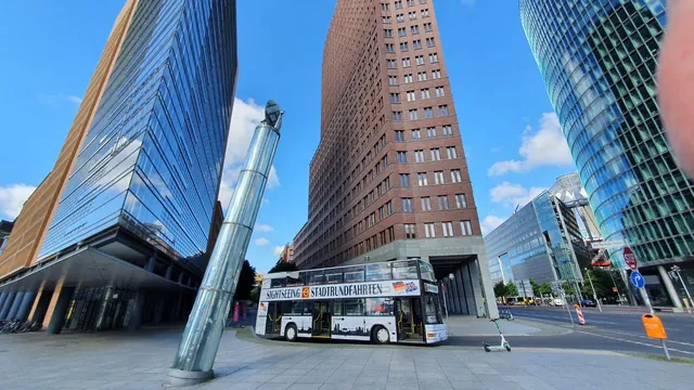 Hop-on hop-off bus tour Berlin — boarding near the Brandenburg Gate