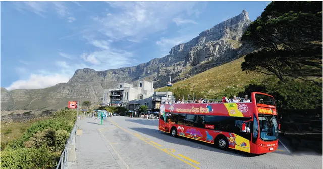 Hop-on hop-off bus tour Cape Town — boarding near Table Mountain