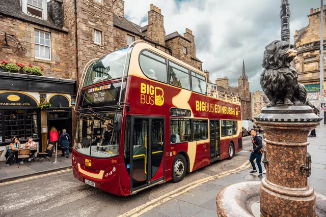 Edinburgh: Hop-On, Hop-Off Bus Tour City & Britannia Combo — hop-on hop-off Edinburgh