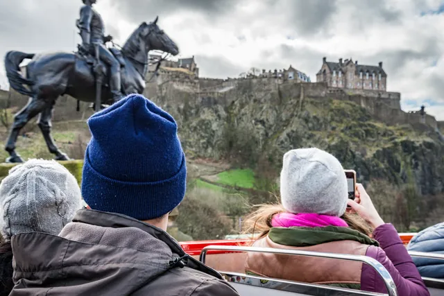Edinburgh: Hop-On Hop-Off Bus Pass with 3 City Tours — hop-on hop-off Edinburgh