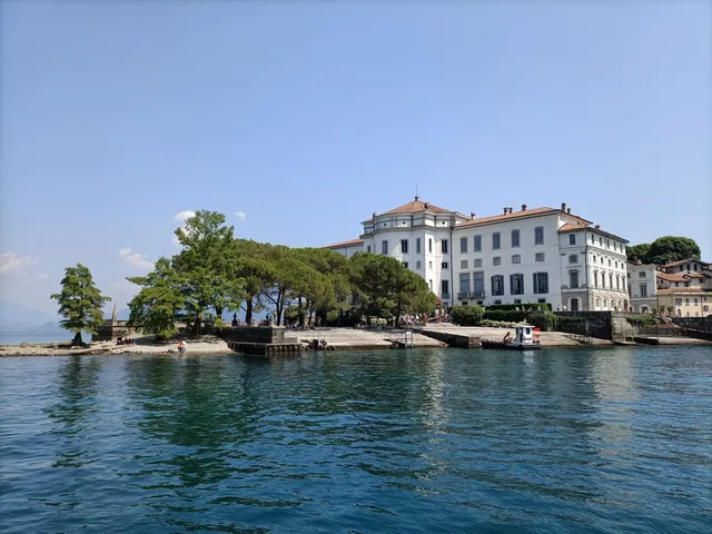 Baveno: Hop-On Hop-Off Boat Tour to 3 Borromean Islands — hop-on hop-off Lake Maggiore