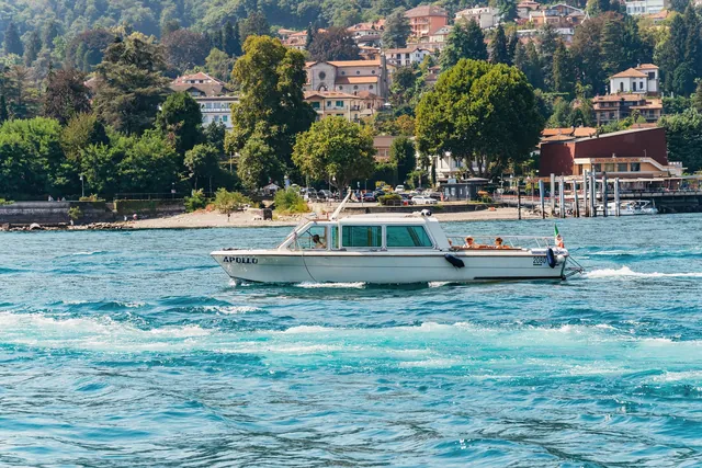 Hop-on hop-off boat tour Lake Maggiore — boarding near Isola Bella