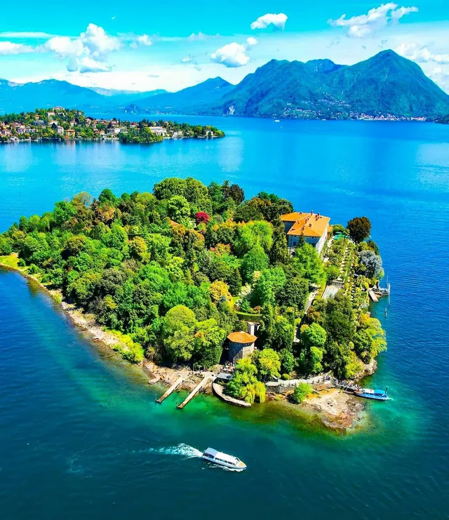 Stresa: Isola Madre and Isola Bella Hop-On Hop-Off Boat Tour — hop-on hop-off Lake Maggiore