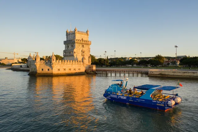 Lisbon: Sightseeing Boat Tour with Hop-On Hop-Off Option — hop-on hop-off Lisbon