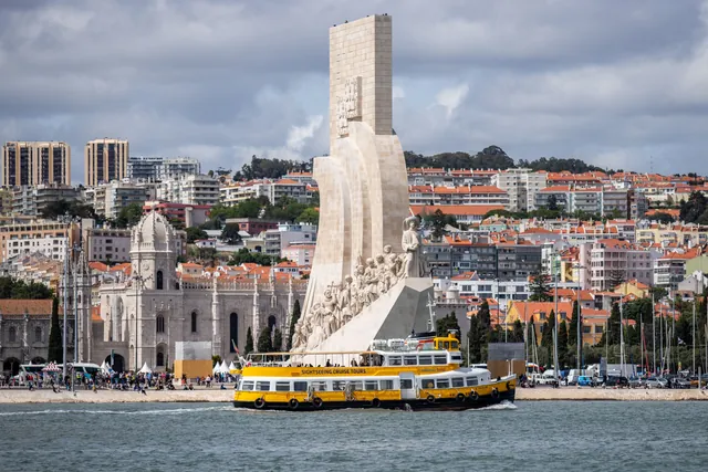 Lisbon: Boat Tour Ticket and Hop-on Hop-off 48-Hour Bus. — hop-on hop-off Lisbon