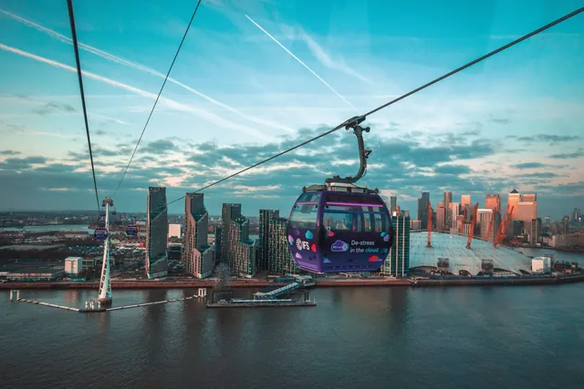 London: Uber Boat 1-Day Hop-On Hop-Off and Cable Car Tickets — hop-on hop-off London