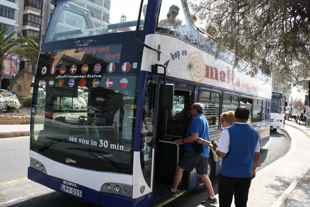 Hop-on hop-off bus tour Malta — boarding near Valletta