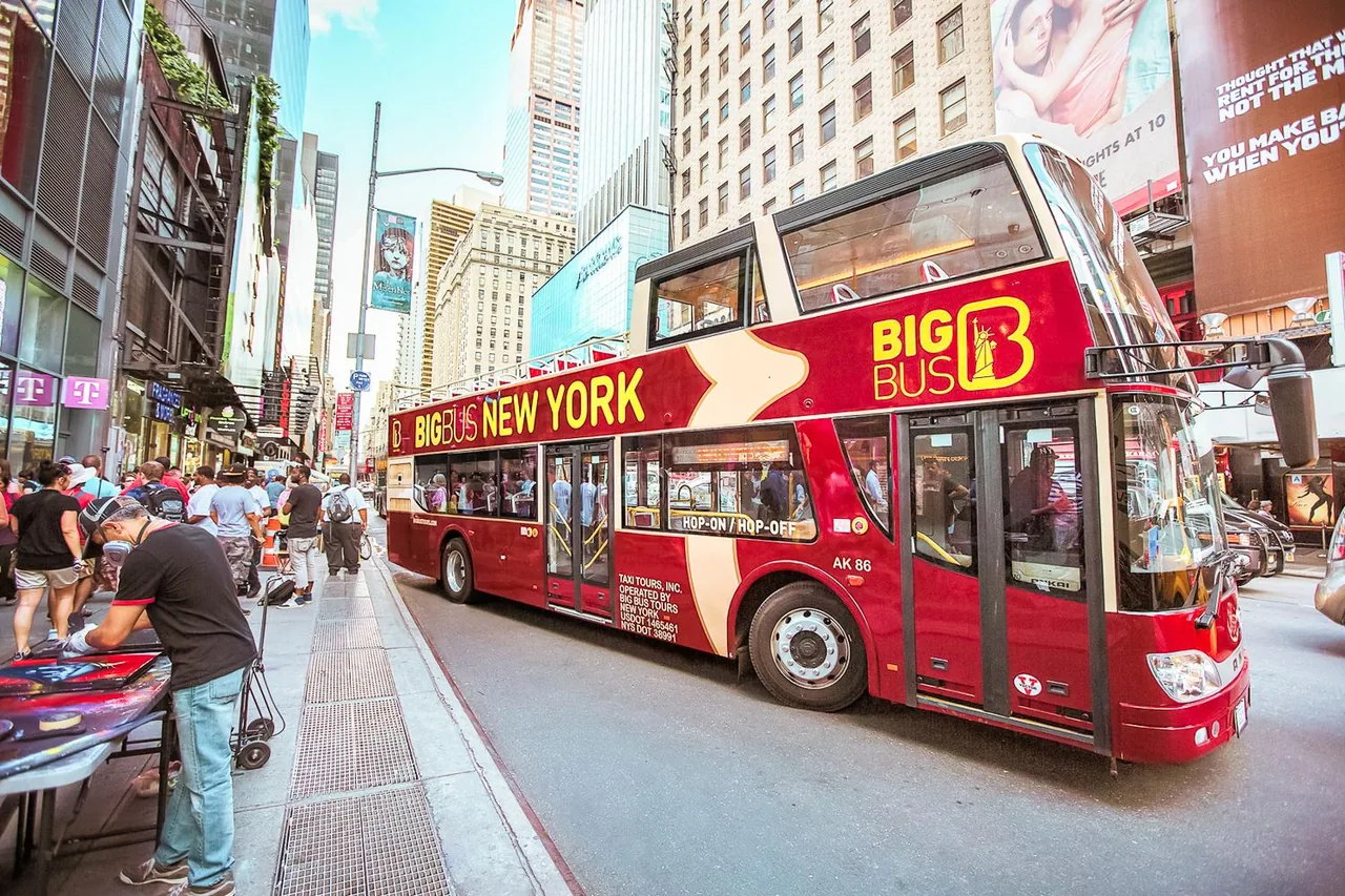 Hop-on hop-off bus tour in New York passing Times Square