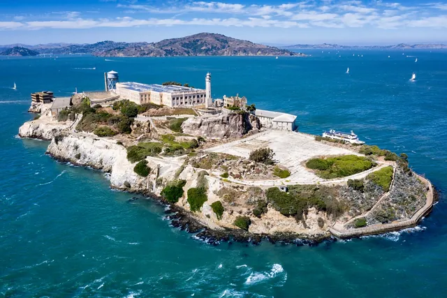 San Francisco: Alcatraz Island & 48-Hour Hop-On Hop-Off Tour — hop-on hop-off San Francisco