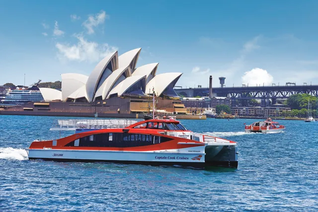 Sydney: Hop-on Hop-off Harbour Cruise with Commentary — hop-on hop-off Sydney