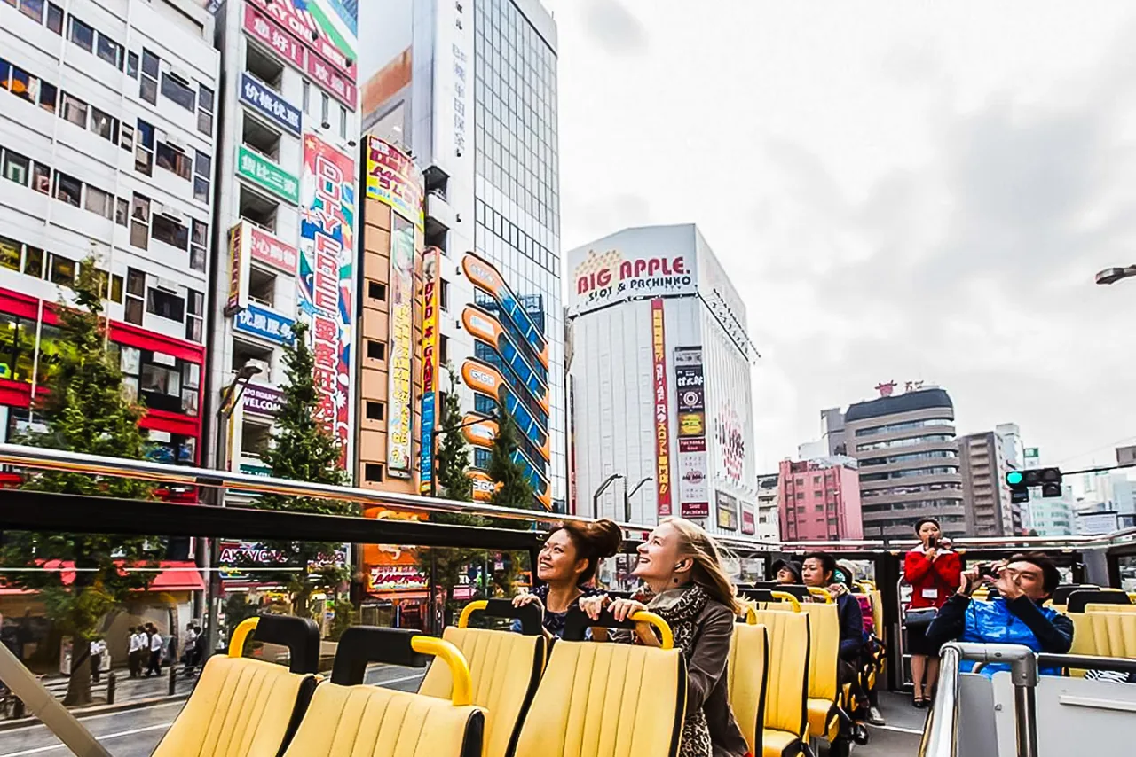 Hop-on hop-off bus tour in Tokyo passing Shibuya